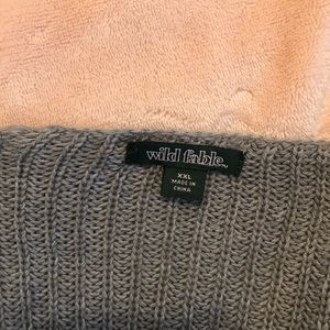 Cropped sweater/ off shoulder